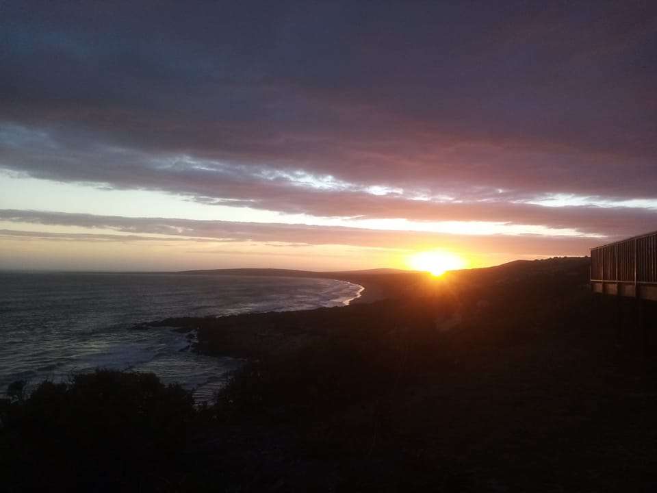 Sonsondergang, gesien vanuit die tuin by Fonteintjies.