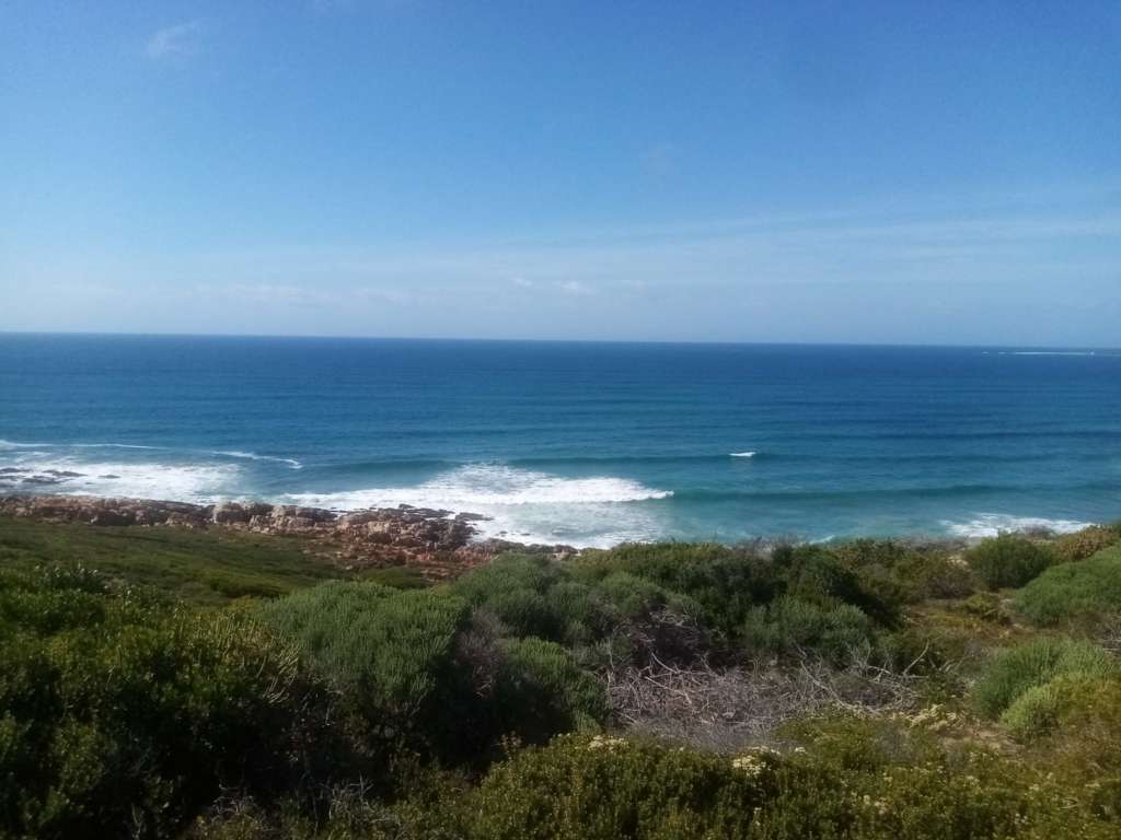 'n Uitsig oor die see, gesien vanaf die dek by Fonteintjies.